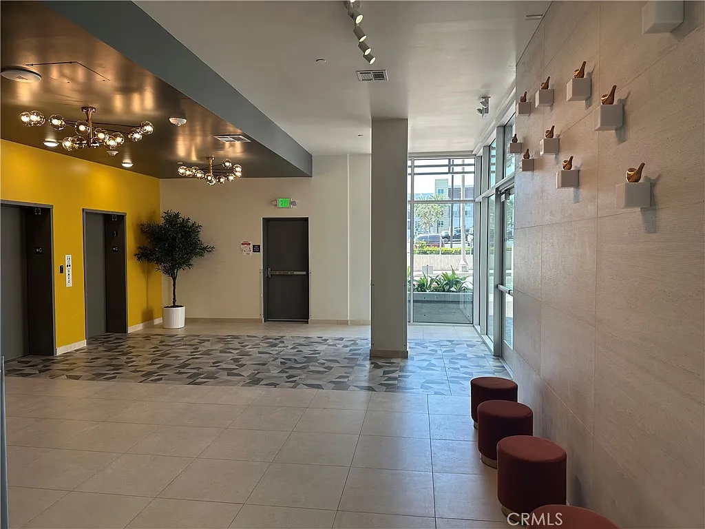 1 bed, 1.5 bath, 892 sqft, $3,250 — Photo 3