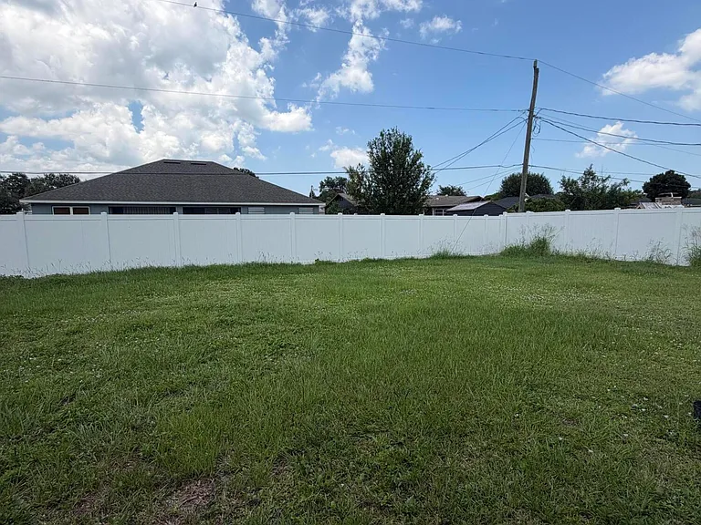 581 NW Goldcoast Ave — Photo 19