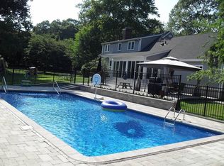 151 Meadowmere Rd, Stratford, CT 06614