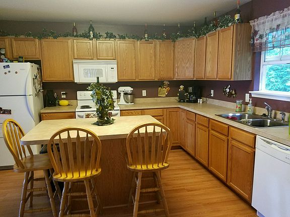2nd image of 320 Nantucket Dr