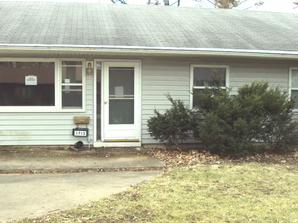 1713 Burnetta St, Champaign, IL 61821