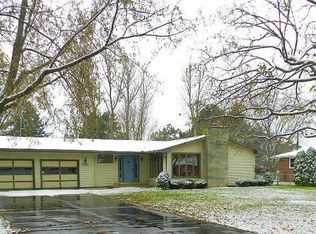 2392 Shoreham Dr, Saint Joseph, MI 49085