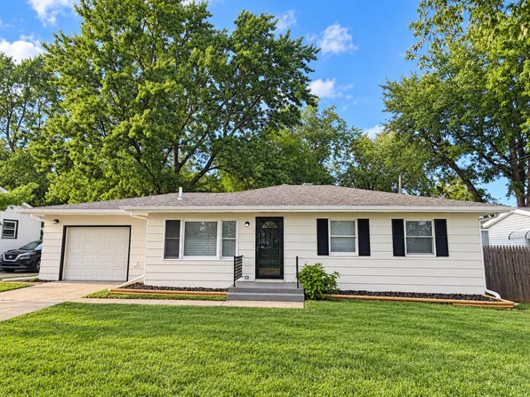 1218 E Farragut St, Crown Point, IN 46307