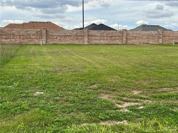 1131 & 1133 Fairway Ln, Harlingen, TX 78552