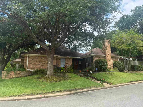 1125 Towne Lake Dr, Longview, TX 75601