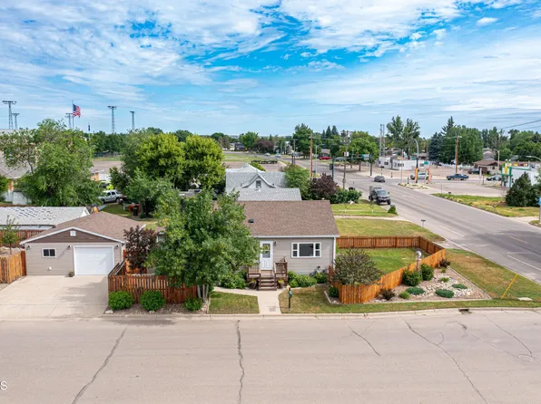 902 10th St W, Williston, ND 58801