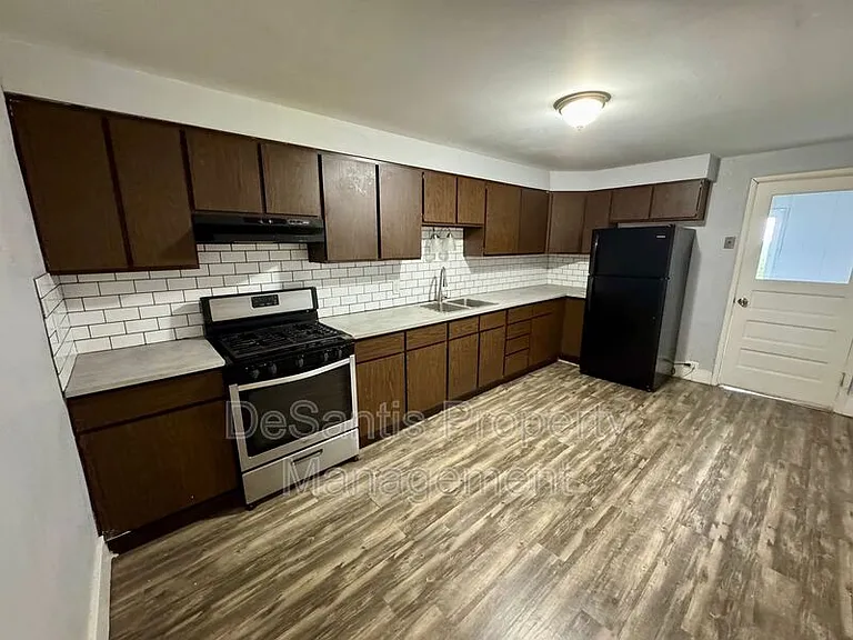 1810 Brownsville Rd #2 — Photo 23