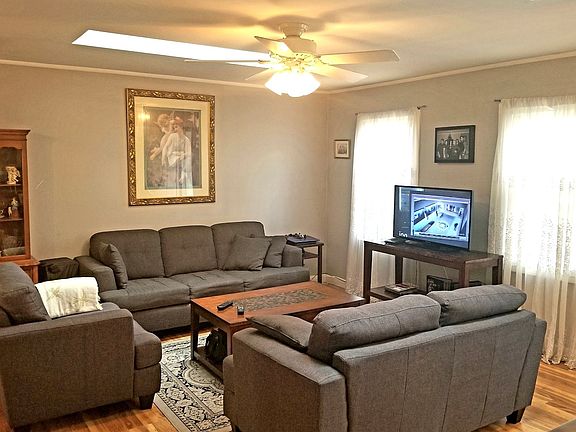 2nd image of 713 Berwick Pl