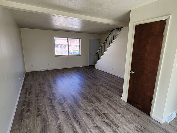 3rd image of 606 Roma Ct #B