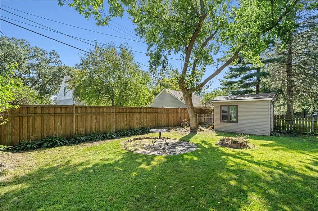 3 bed, 794 sqft, $2,300 — Photo 4