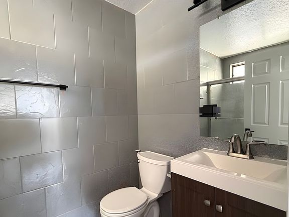 5th image of 751 Cerritos Ave #6