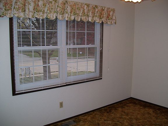 4th image of 935 Chancellor Dr