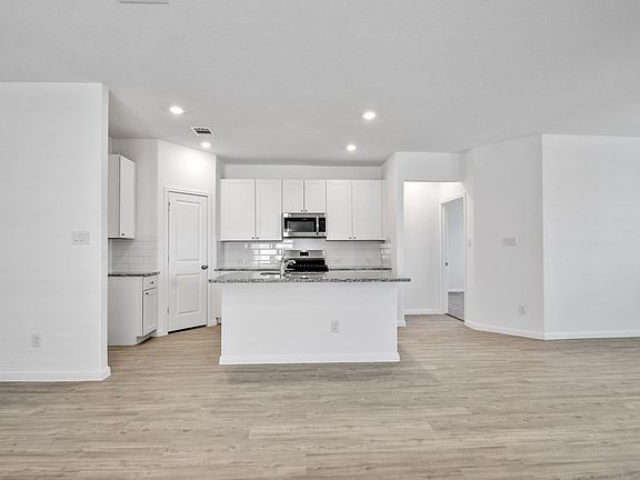4th image of 14318 Ine Blvd