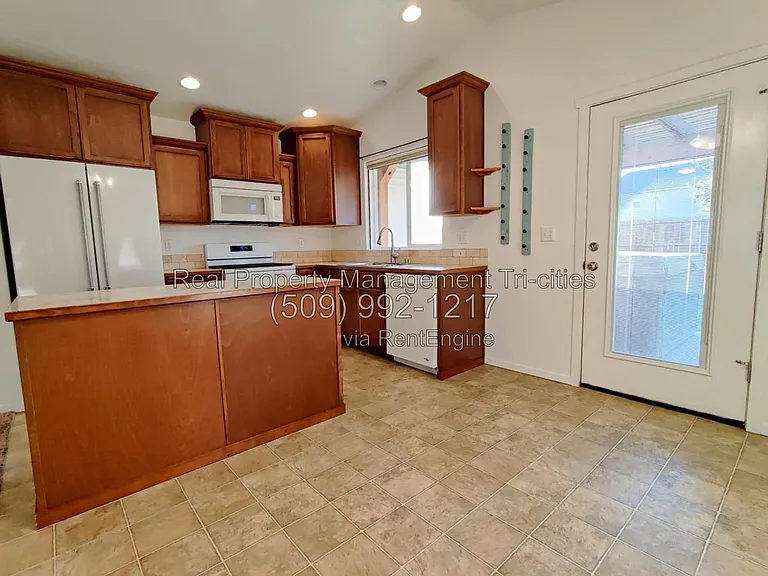 5825 Sidon Ln — Photo 4