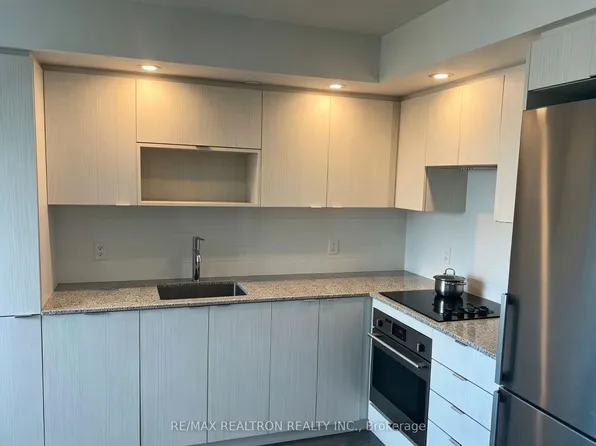 225 Village Green Sq #609, Toronto, ON M1S 0N4