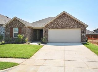 1812 Steppe Trail Dr, Aubrey, TX 76227
