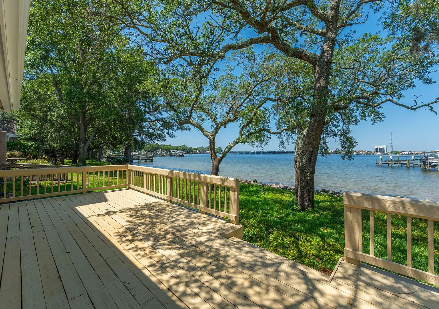 Waterfront Townhouse! — Photo 2
