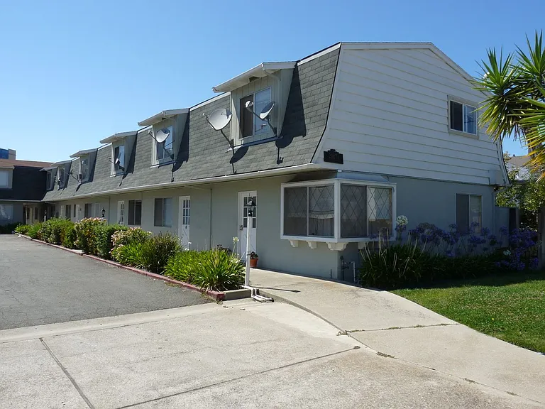 20071 Wisteria St #6 — Photo 2
