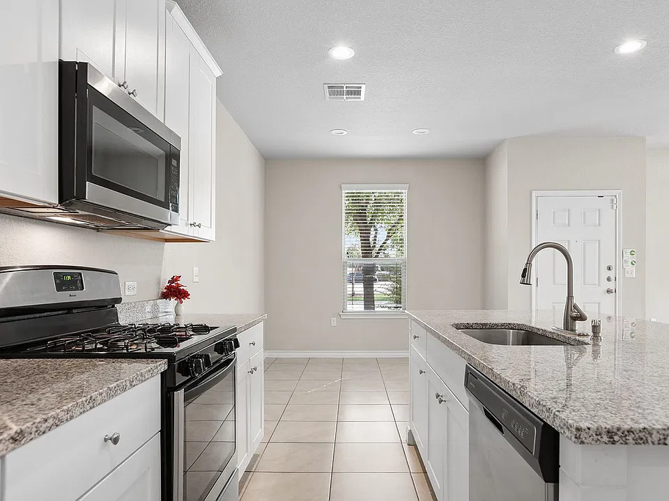 1704 Los Olivios Way