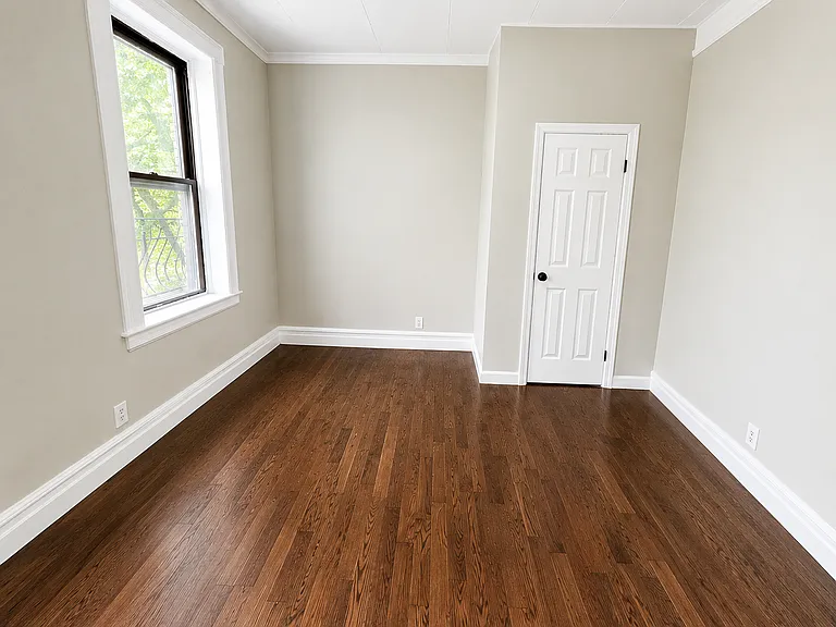 214-218 W Market St — Photo 22