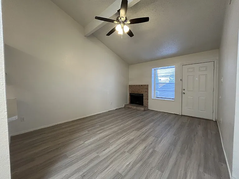 125 N Troy Ave #A — Photo 2
