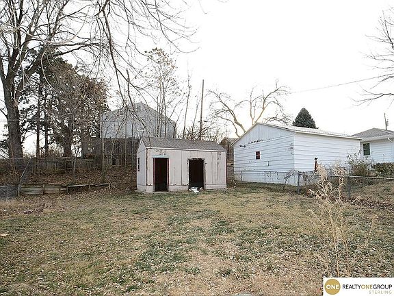 4th image of 313 Hillcrest Dr