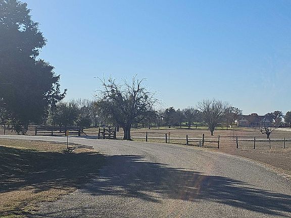 4th image of 457 Shady Oak Dr