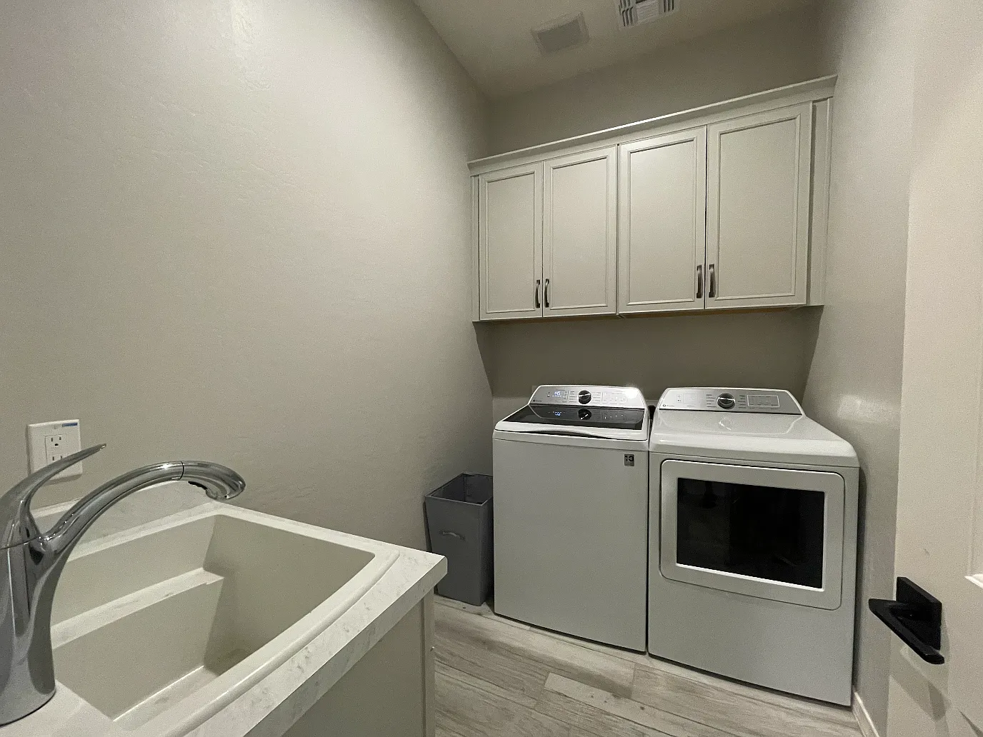 3 bed, 1969 sqft, $8,995 — Photo 4