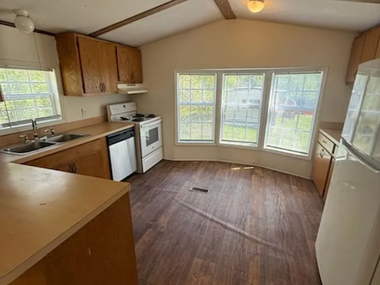3568 Old Cedar Falls Rd — Photo 2