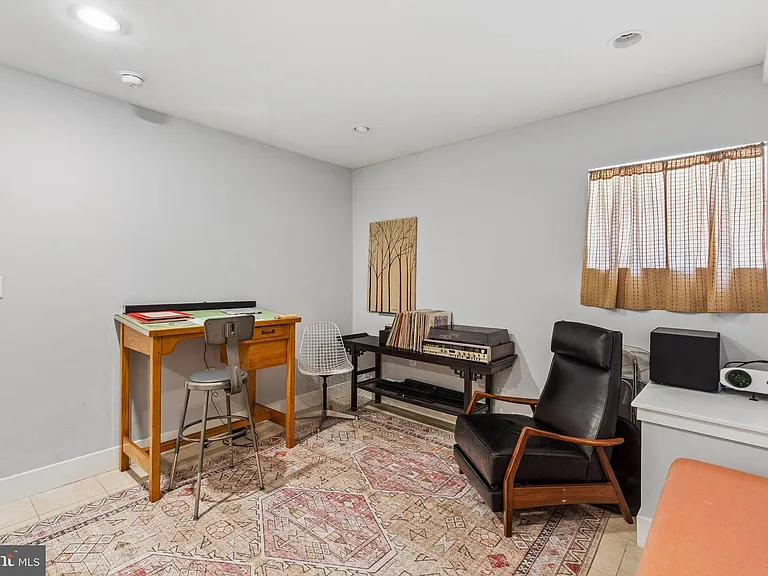 1449 S Bouvier St — Photo 18