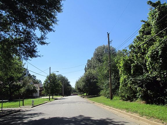 4th image of 4025 Willowview Ave