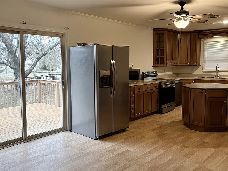 Eat-In Kitchen