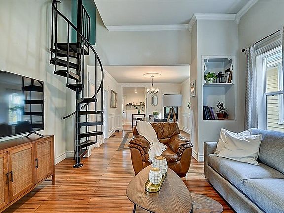 4th image of 1566 E Brookside Ave