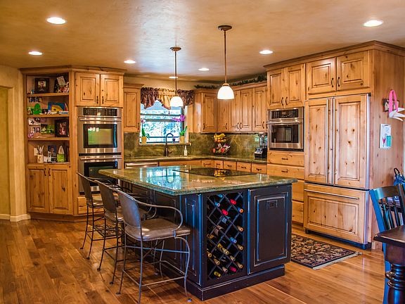 Eat-in custom kitchen