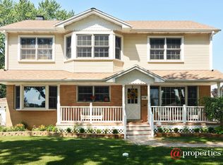 1108 S Robert Dr, Mount Prospect, IL 60056