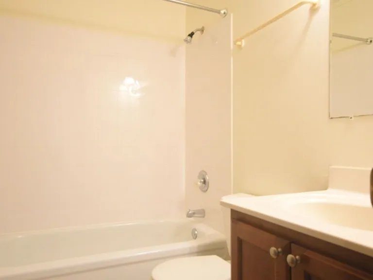 2122 Grand Ave S — Photo 12