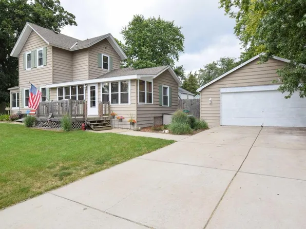 739 Silver Lake St, Oconomowoc, WI 53066