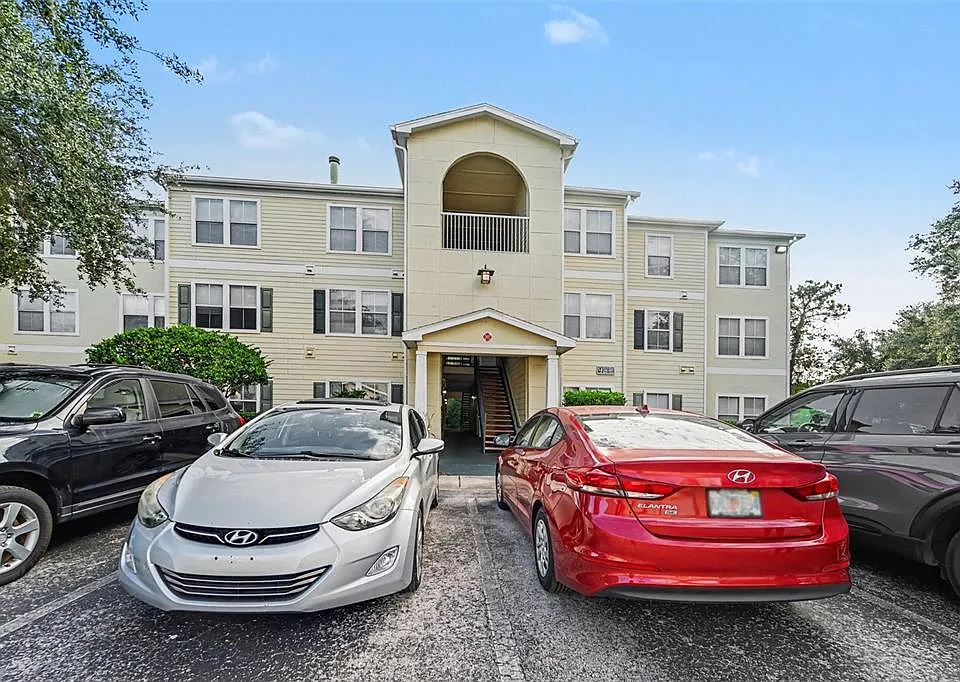 18193 Sterling Gate Cir