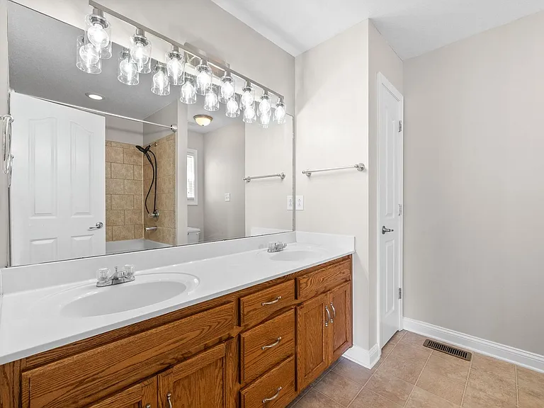 680 Foxfield Dr — Photo 20