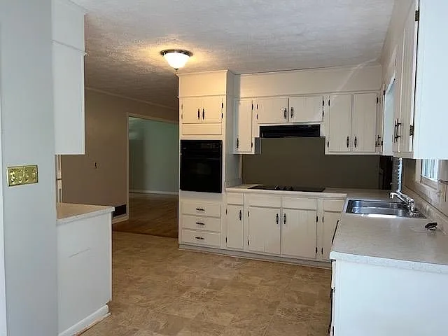 235 Weatherly Woods Dr — Photo 9