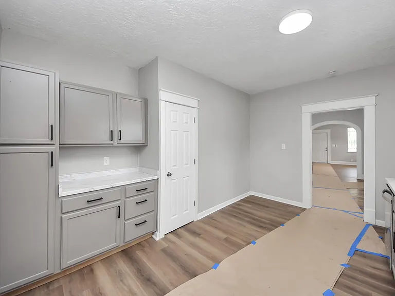 2102 Gray St #1 — Photo 6