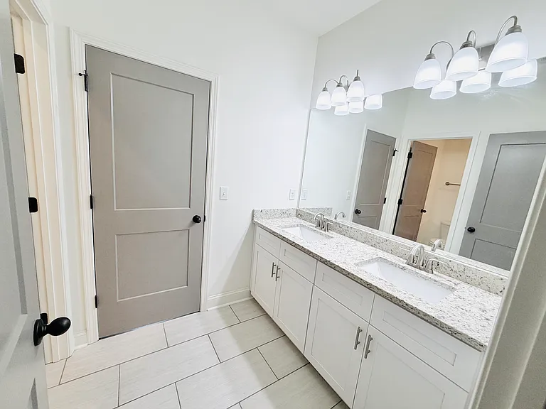 2035 Rosewood Dr — Photo 12