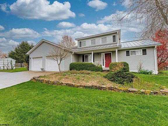 2nd image of 401 Holly Ln