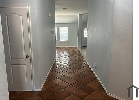 4th image of 1925 Livingston Ln