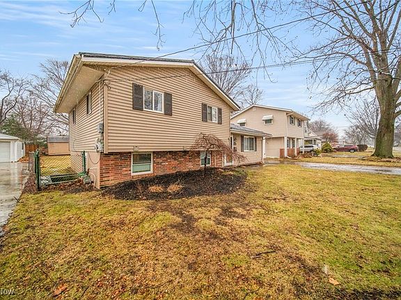 3rd image of 7505 Dahlia Dr