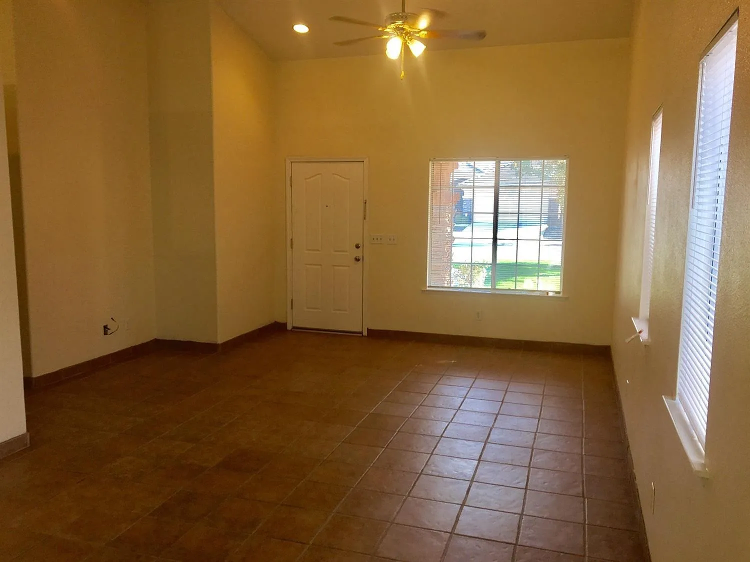 3 bed, 1100 sqft, $2,450 — Photo 4