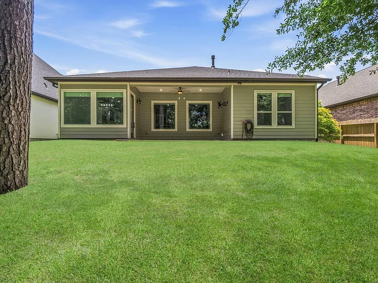 91 Wyndemere Dr — Photo 38