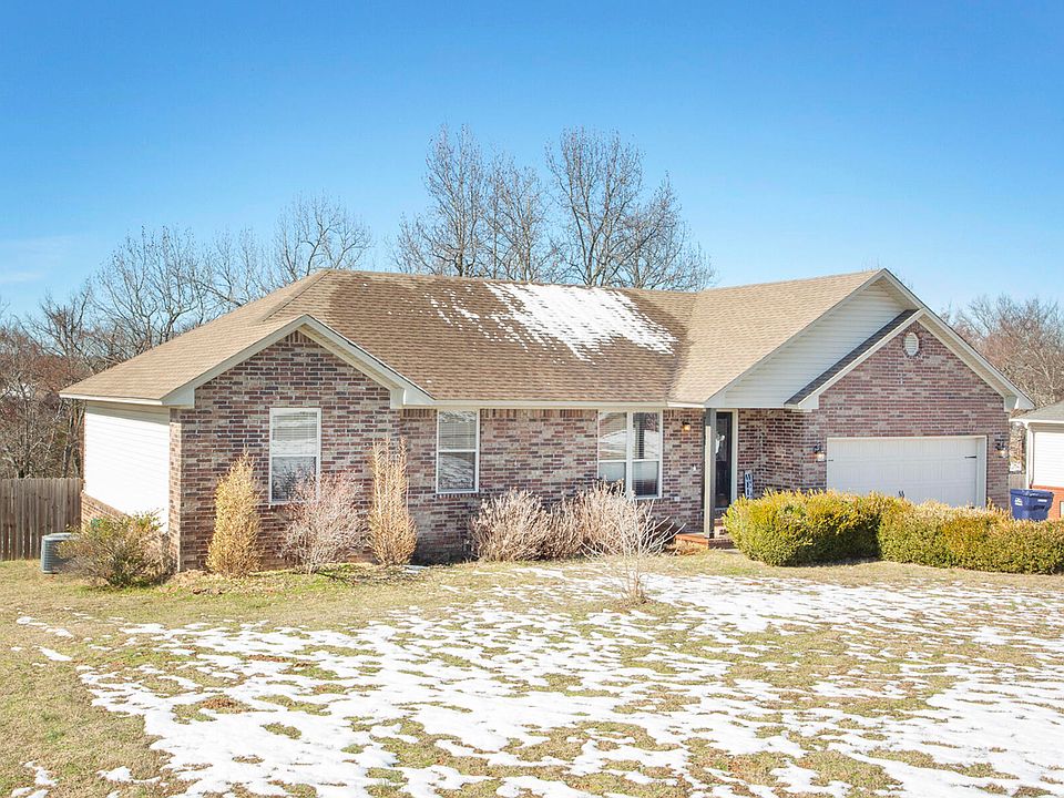 1st image of 180 Crestpointe Dr