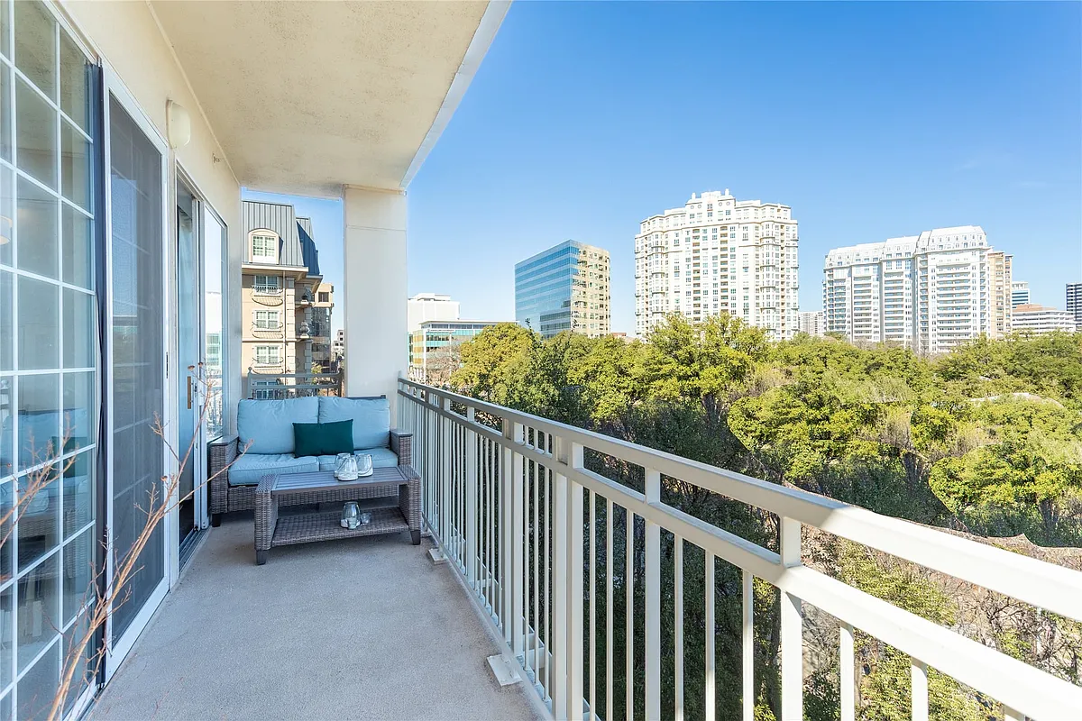 Building Photo - 3225 Turtle Creek Blvd #447