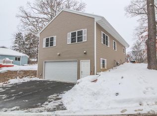 W9350 Oakland Road, Cambridge, WI 53523